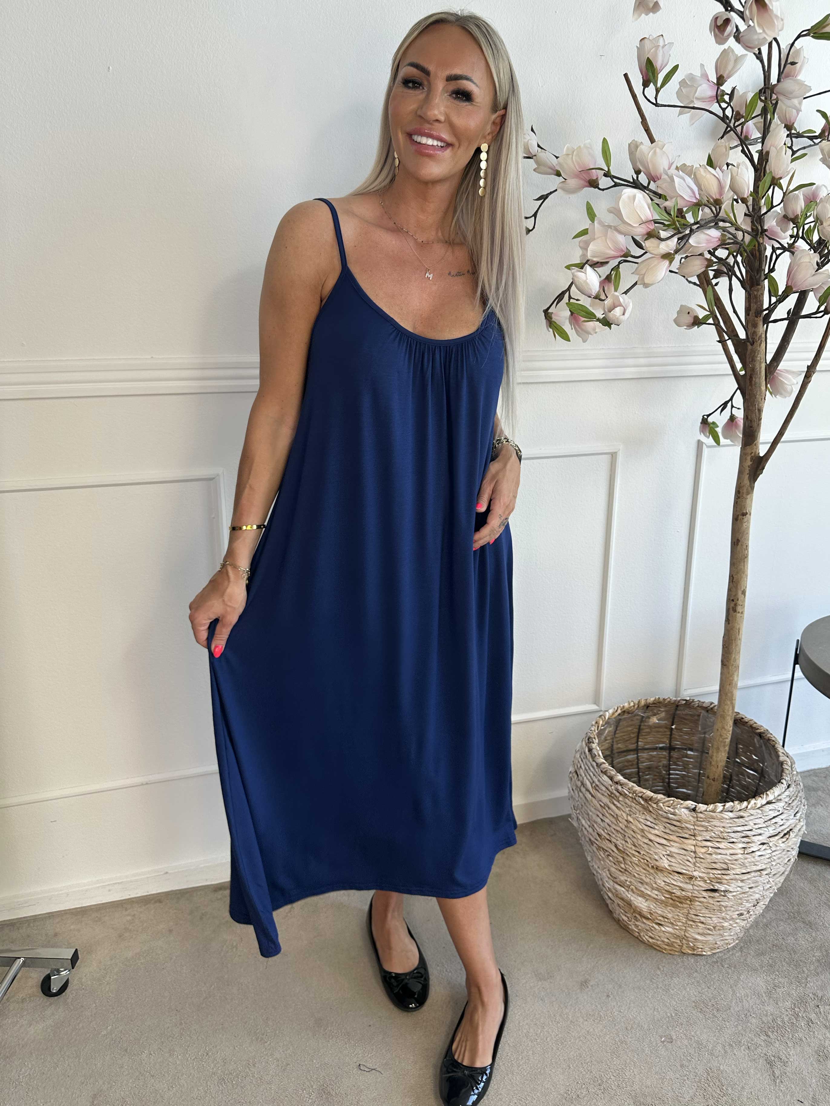 Olivia - Klänning med långa band i viskos